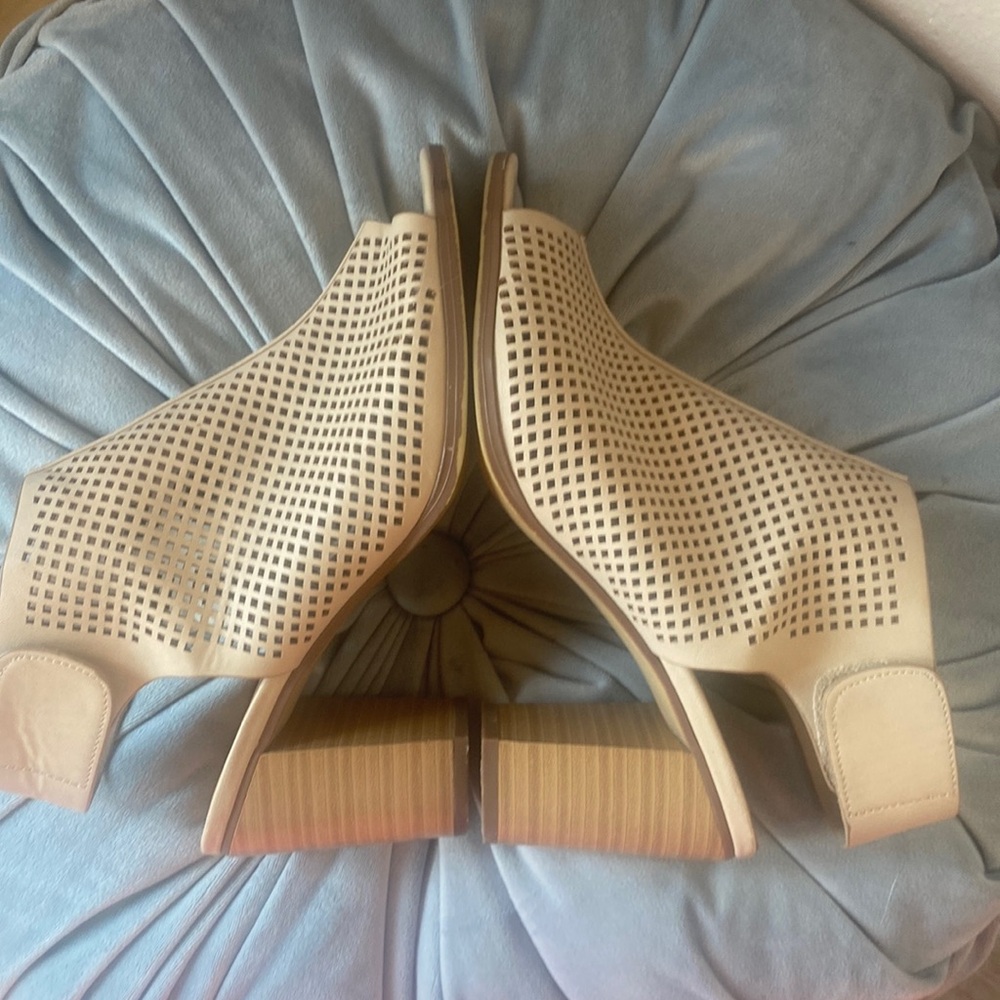 - Cambridge Select Bootie Chunky Heels shoes size 7 like new! 🎀 - Picture 2 of 9